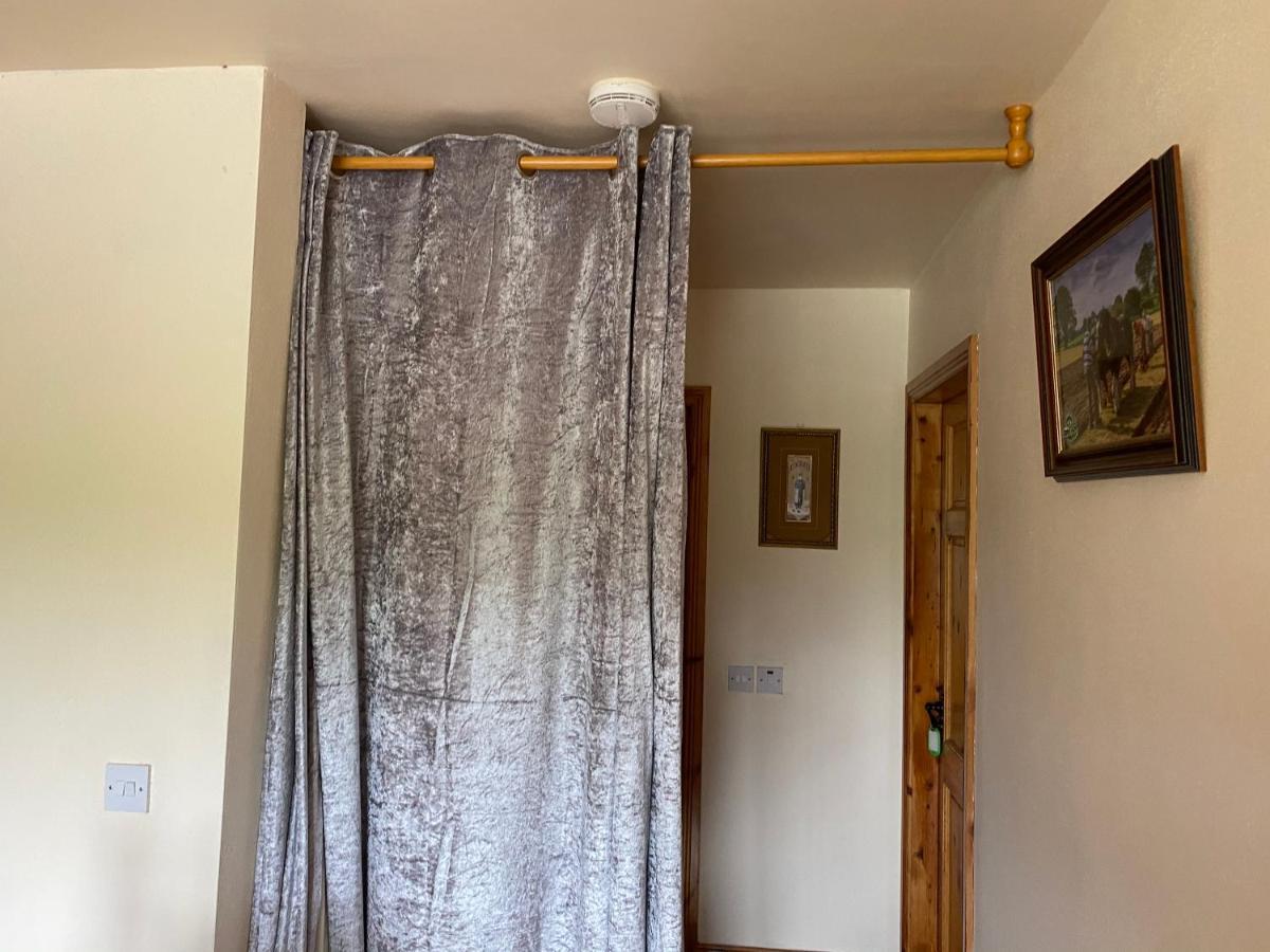 Douglasha House V93rx64